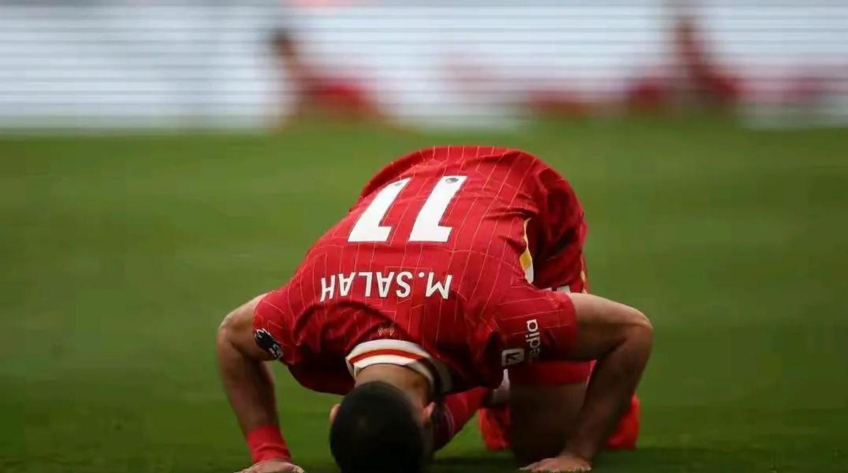 -转会期英超传出新动向，阿贾克斯回应争议，高层表态——悬念犹存，更衣室氛围转暖的简单介绍