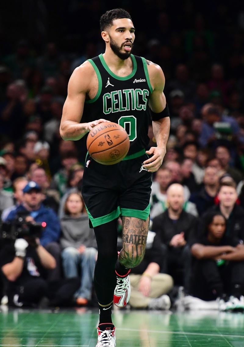 塔图姆回归赛场，关键助攻首场状态亮眼，掘金观众沸腾！的简单介绍